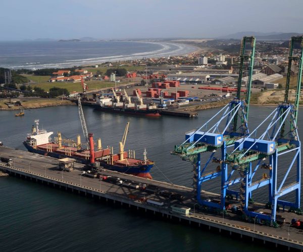 Imbituba receberá navios de contêineres do mercado asiático
