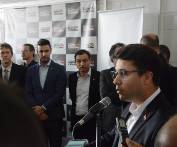 Governador assina ato que traz Porto de Laguna para SCPar