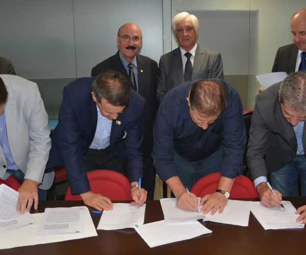 Assinado Convênio para Pavimentação do Acesso ao Porto de Imbituba