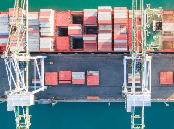 Tecon Imbituba recebe linha internacional